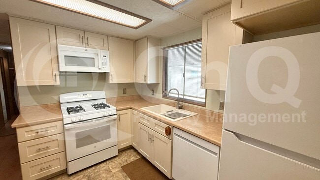 Building Photo - 2701 E Allred Ave