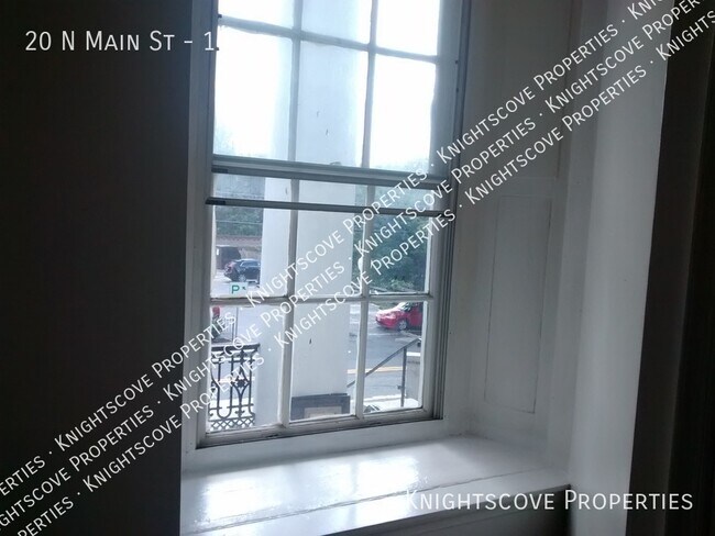 Foto del edificio - 20 N Main St