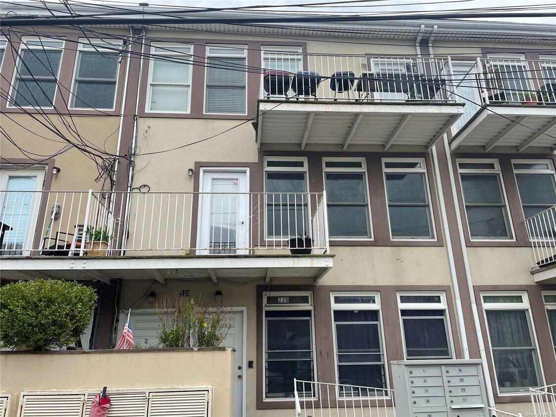 Foto principal - 222 Beach 100th St