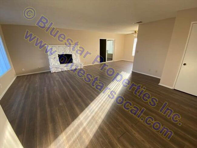 Building Photo - Now Available!!!  Single Story Home, Apple Valley With Large Lot