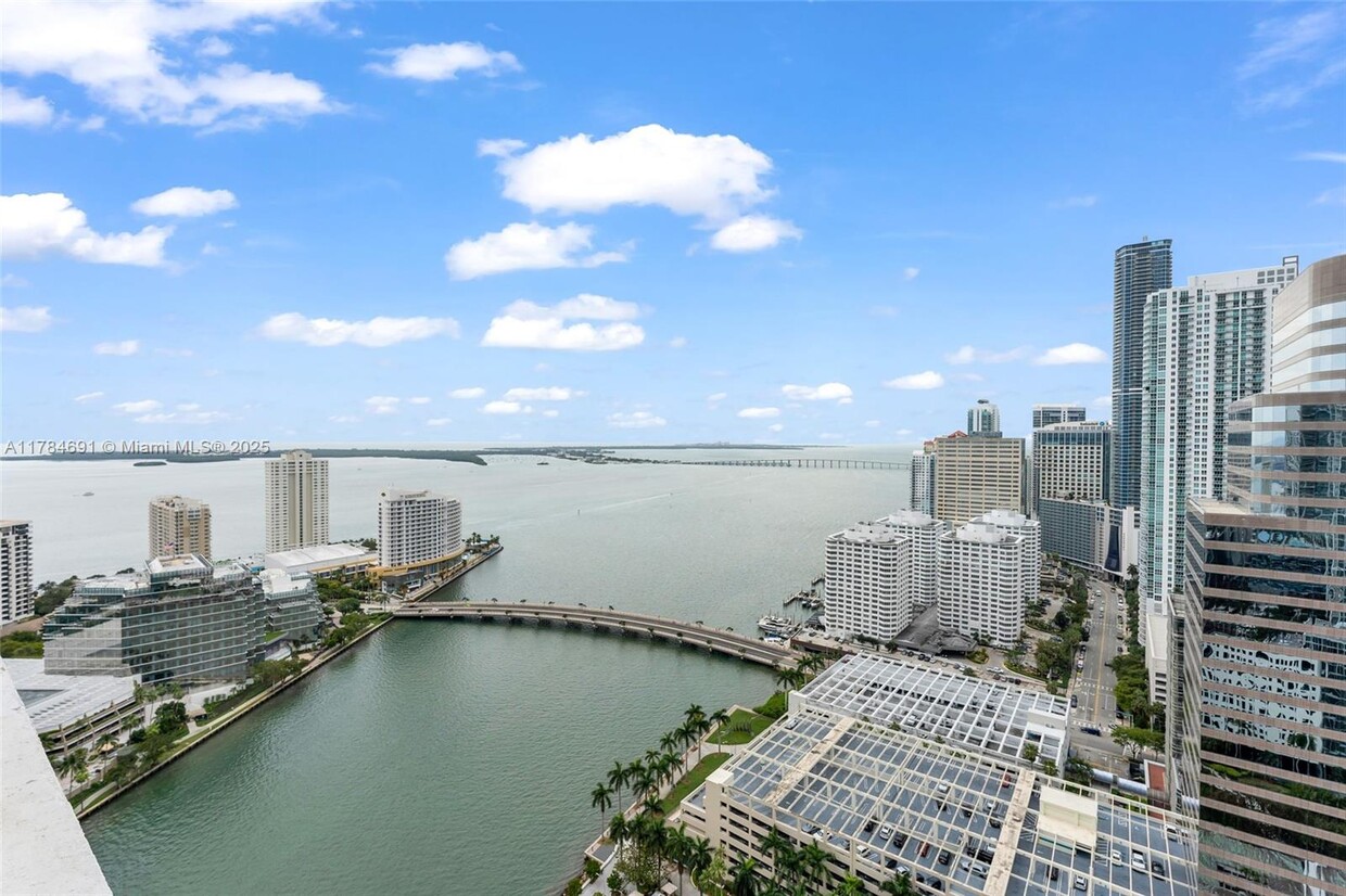 Primary Photo - 495 Brickell Ave