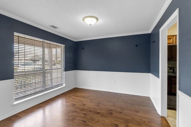 Foto del edificio - 406 Miner Dr