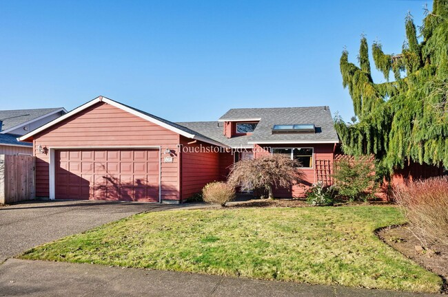 Building Photo - Amazing 3 BD, 2 BA Home in Canby