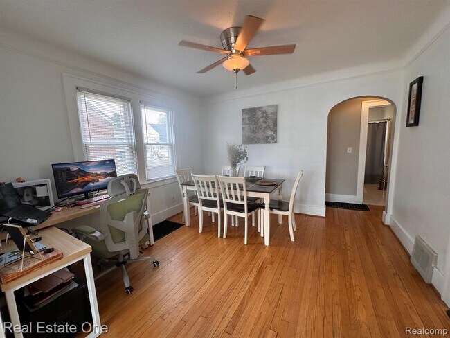 Foto del edificio - 122 W Houstonia Ave