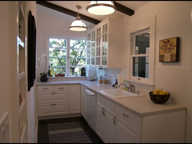 Foto del edificio - 1571 Curran St