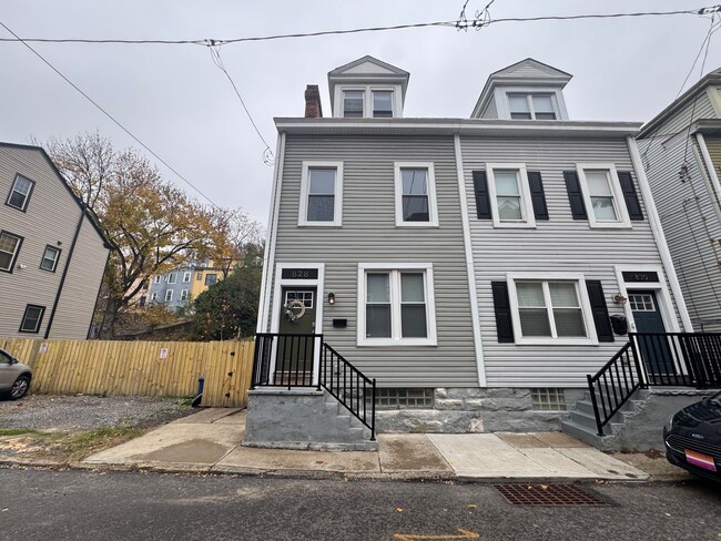 Foto del edificio - Beautifully Renovated 3BR Row Home in Deutschtown – Spacious, Modern & Incredible Location