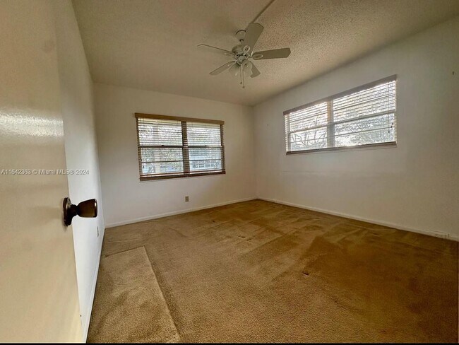 Building Photo - 480 Mansfield L