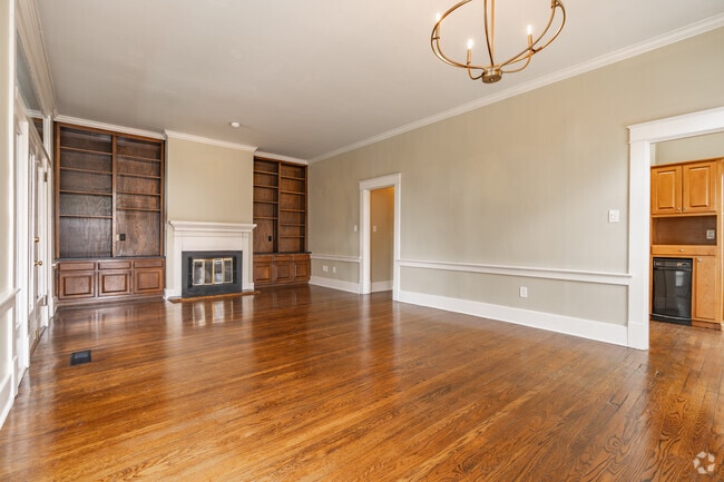 2BR, 2BA - 1586SF - Living Room - 200 Stonewall St