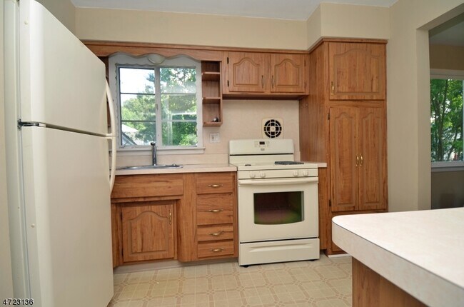 Foto del edificio - 356 Bradley Ave