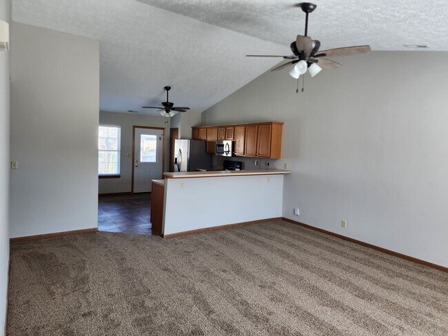 Foto del edificio - Newly Renovated! 3 Bedroom, 2 Bath, 2 Car ...