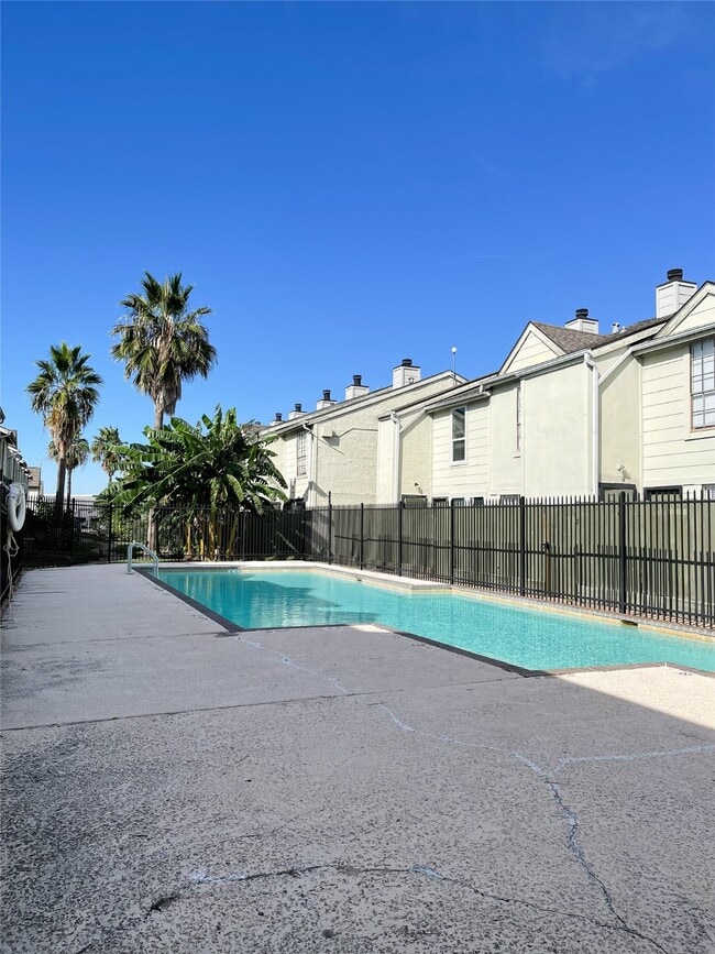 Building Photo - 8718 Victorian Village Dr