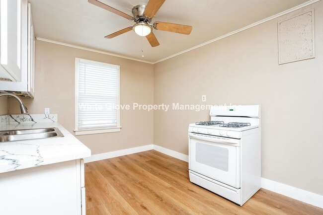 Foto del edificio - Remodeled 2-Bedroom Home in Cypress with New Upgrades & Garage Parking