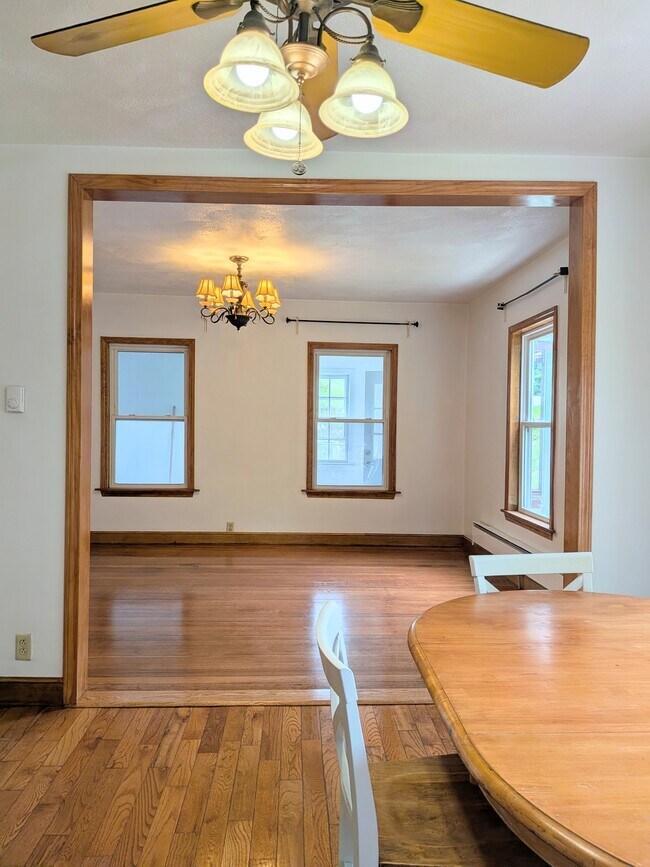Sala de estar - 1291 Main St