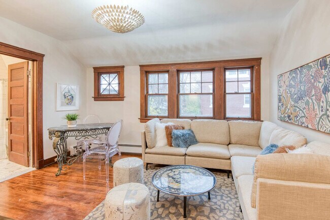 Foto del edificio - 3073 Fairmount Blvd