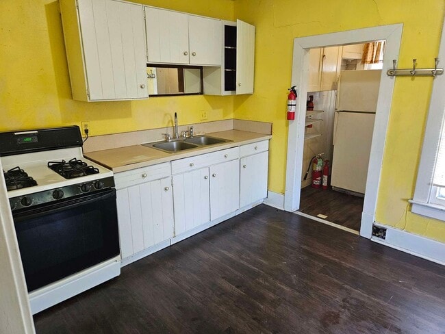 Building Photo - 109 E Stewart Rd