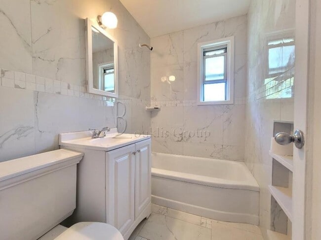 Building Photo - 2 bedroom in GLEN OAKS NY 11004