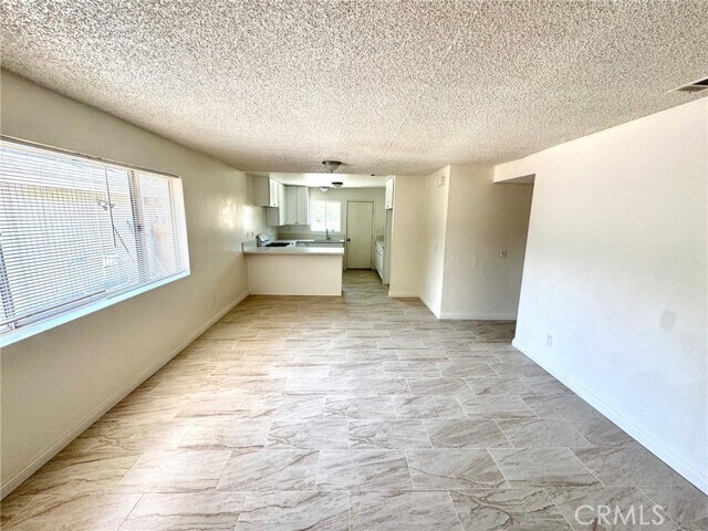 Foto del edificio - 16214 Juniper St