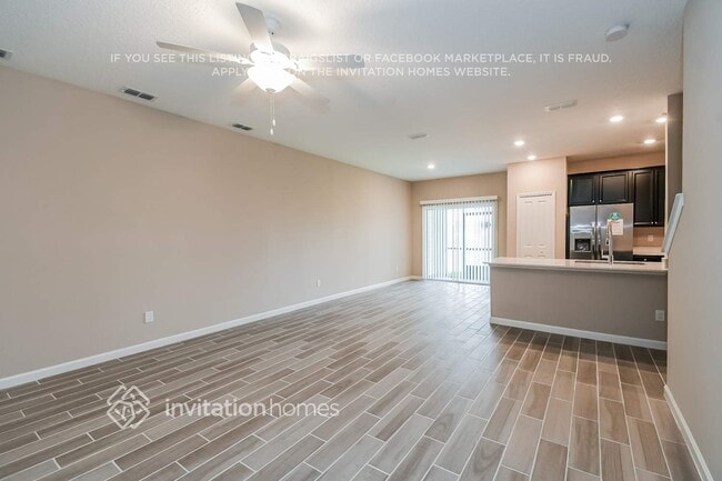 Foto del edificio - 595 Cherry Ridge Dr