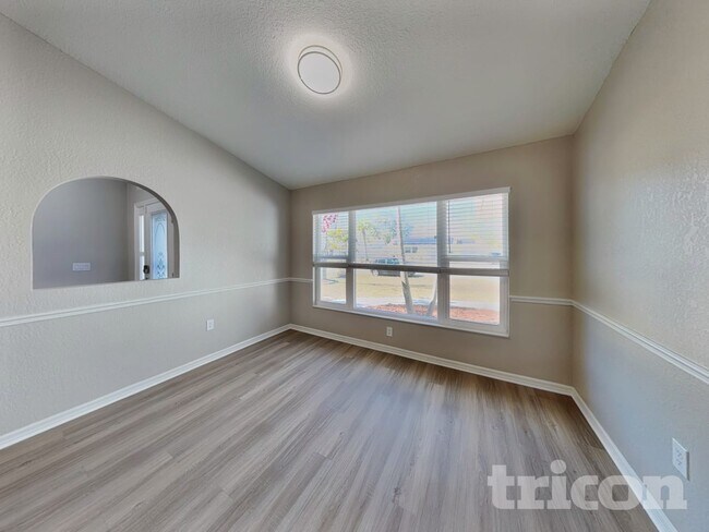 Foto del edificio - 3798 Fontainebleau St