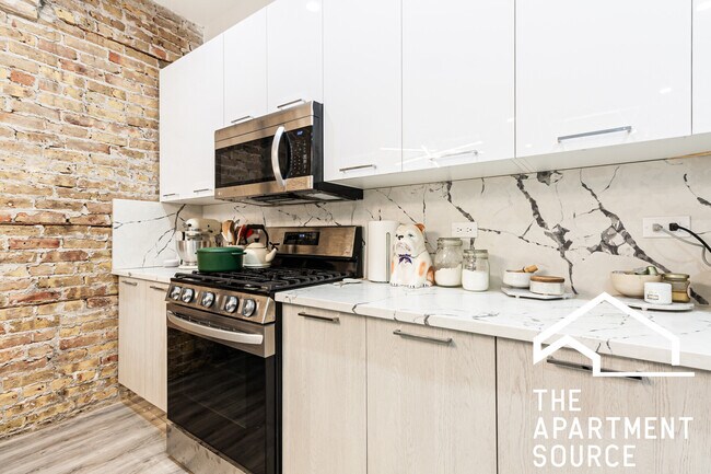 Foto del edificio - 2745 W Division St