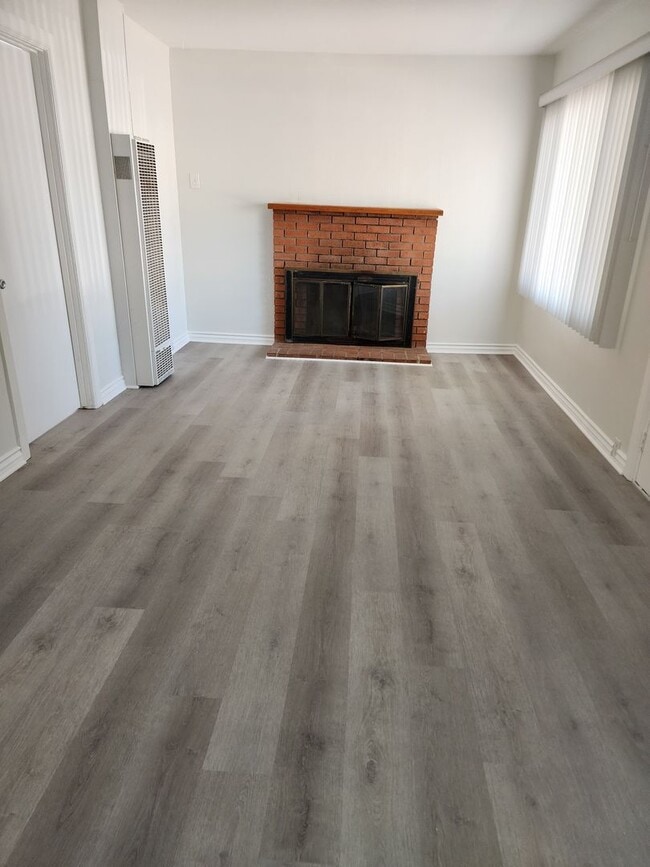 Building Photo - 4475