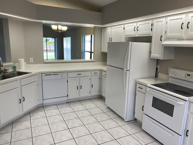 Building Photo - 5601 Deepdale Dr