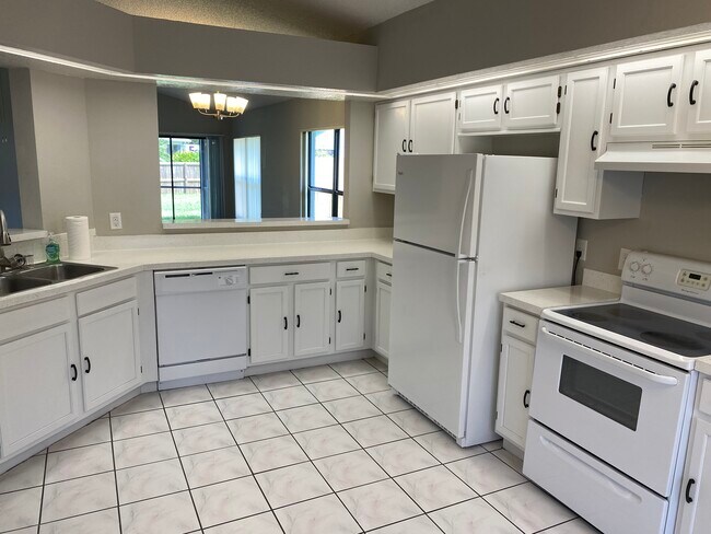 Foto del edificio - 5601 Deepdale Dr