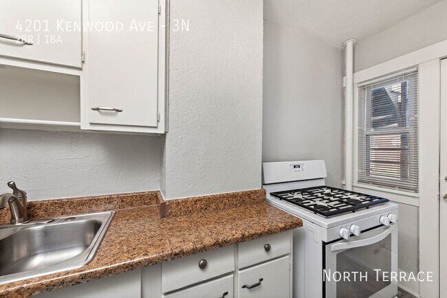 Foto del edificio - 4201 Kenwood Ave