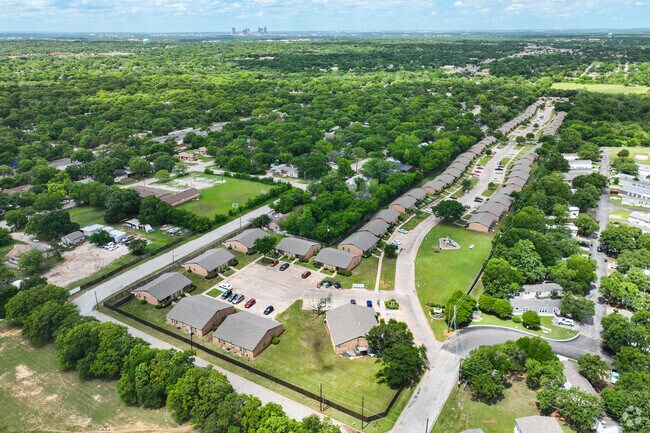 Contexto - Summit at Unique Gardens Apartments