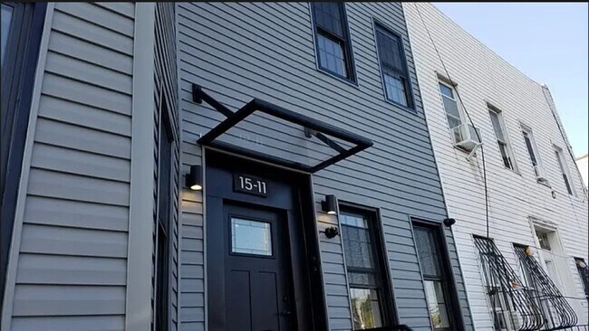 Foto del edificio - 15-11 Cooper Ave