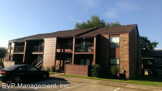 Building Photo - 904 University Oaks Blvd