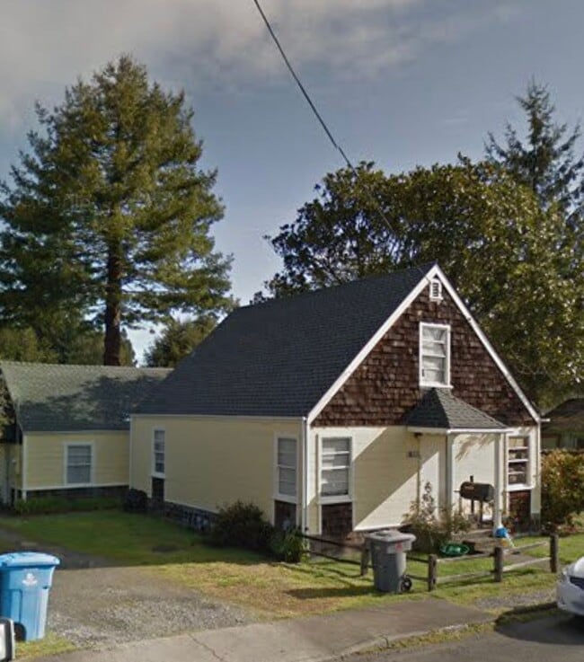 Building Photo - 2095 Holly St