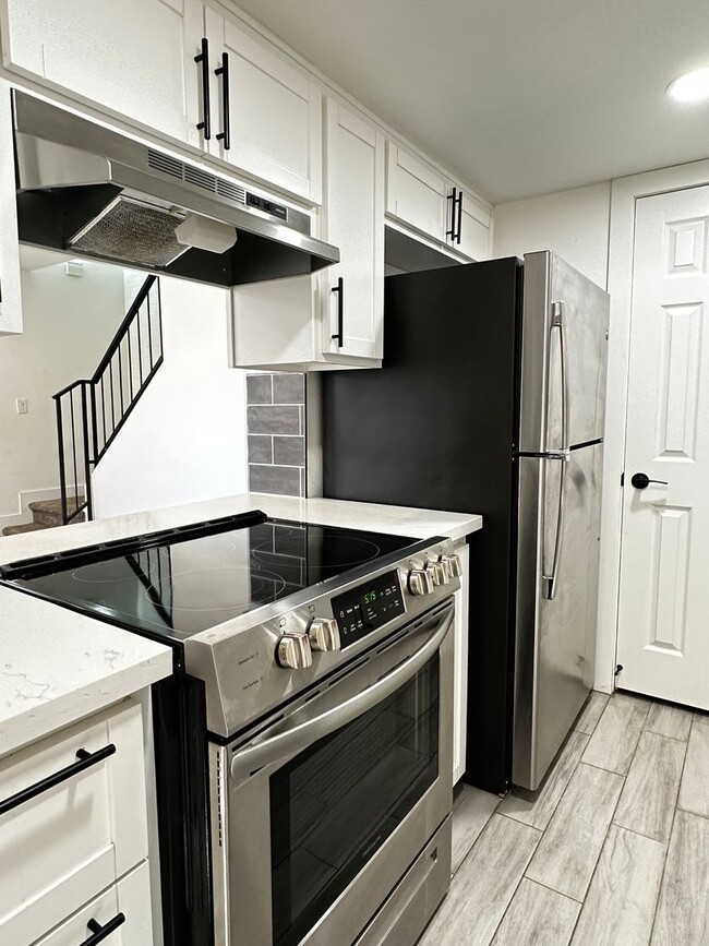 Building Photo - Beautifully Upgraded 3 Bedroom 1 Bathroom ...