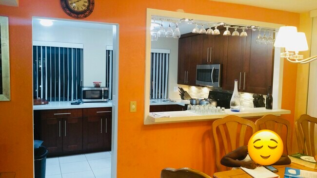 Foto del edificio - 410 NW 214th St