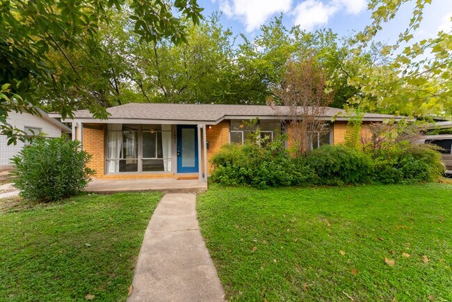 Foto del edificio - Cozy 3BD/2BA Brick Home in Vibrant Northea...