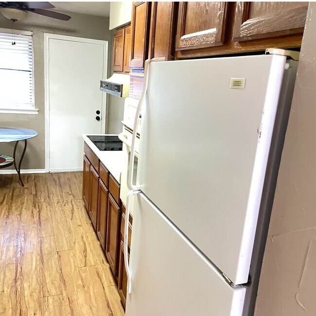 Building Photo - 11102 Valleydale Dr