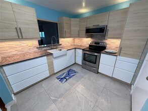 Building Photo - 410 NW 68th Ave