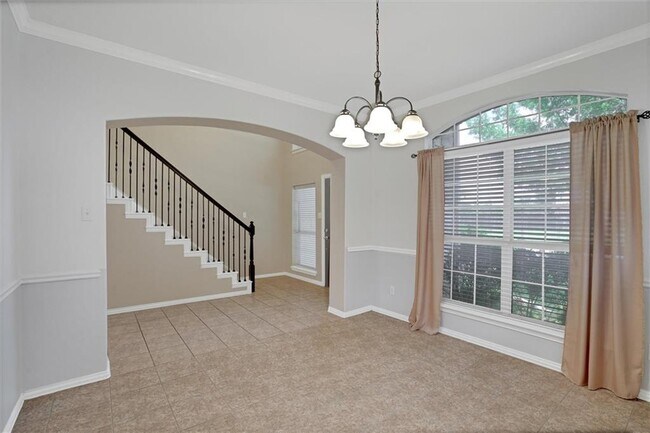 Building Photo - 2001 Singing Hls