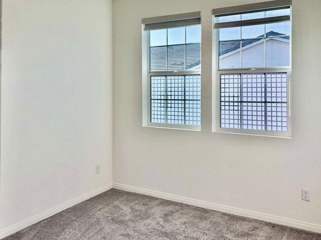 Foto del edificio - 8906 Jasmine Dr