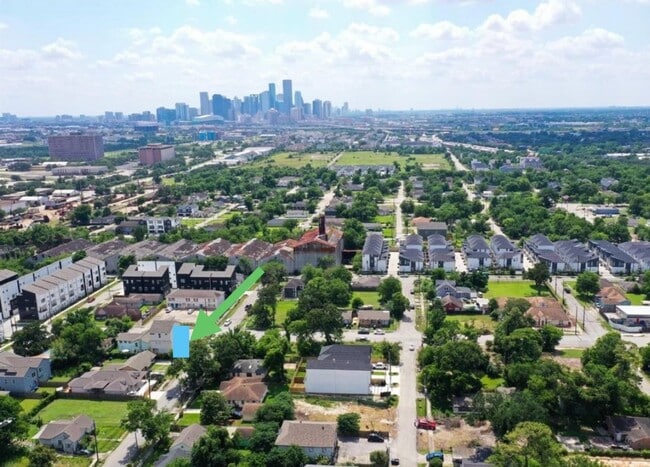 Building Photo - 4702 Coke St