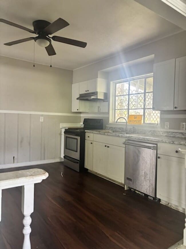 Building Photo - 5211 Robinson Rd