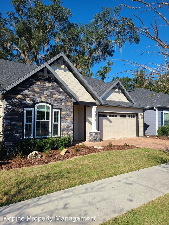 Building Photo - 3 br, 3 bath House - 1202 NW 137th Way