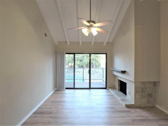 Building Photo - 524 Woodside Oaks