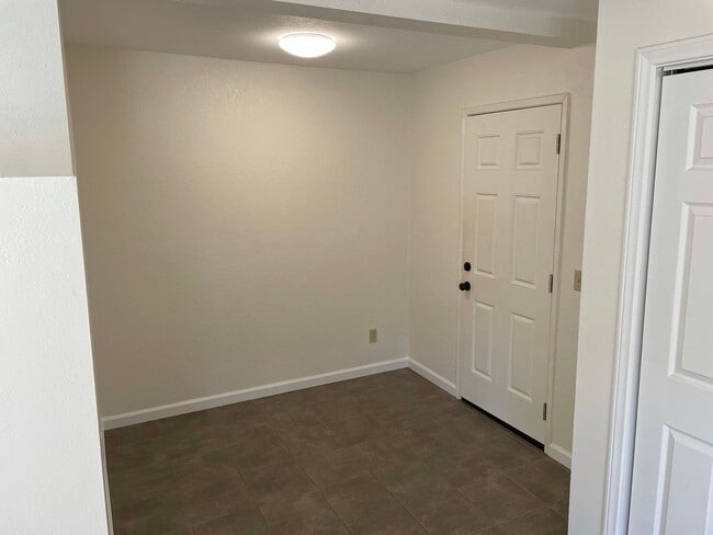 Building Photo - Large Upstairs Studio with Utilities Paid