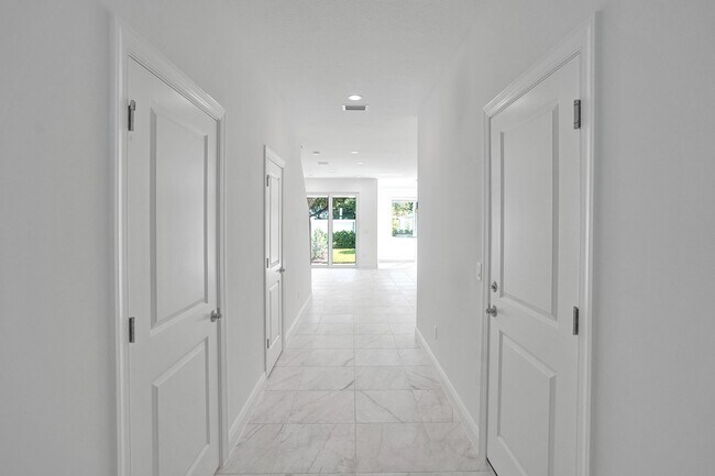 Foto del edificio - Gorgeous Brand New 3 Bedroom 2 Bath (2-story) Townhouse in Deerfield Beach