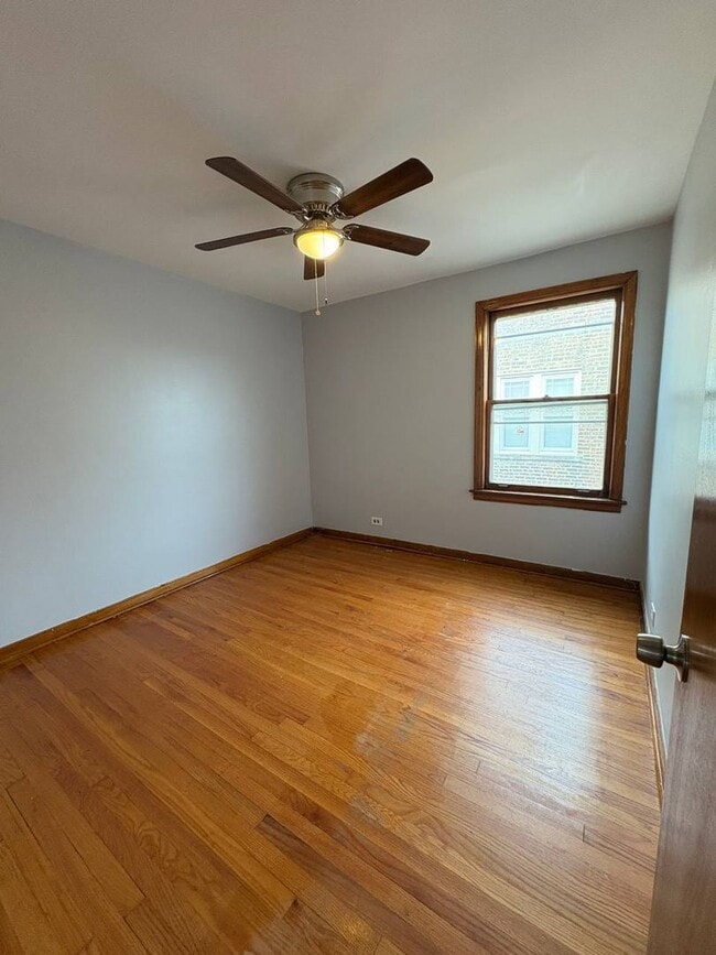 Foto del edificio - 1322 N Austin Blvd