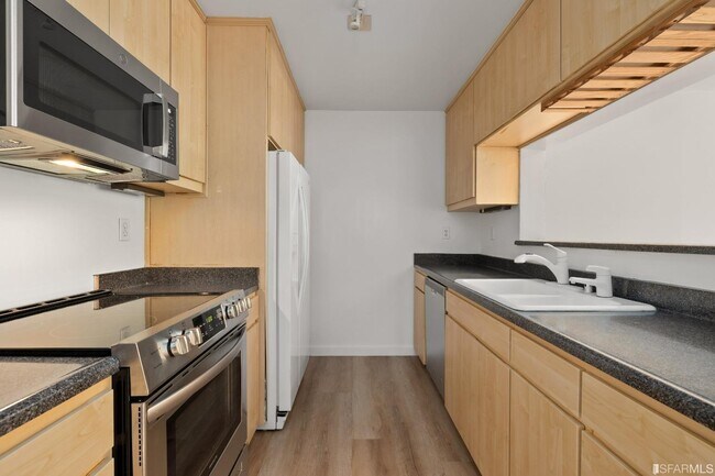 Building Photo - 300 3rd St
