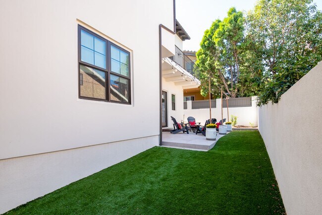 Building Photo - Upscale & Spacious, Spanish Style Tri-Leve...