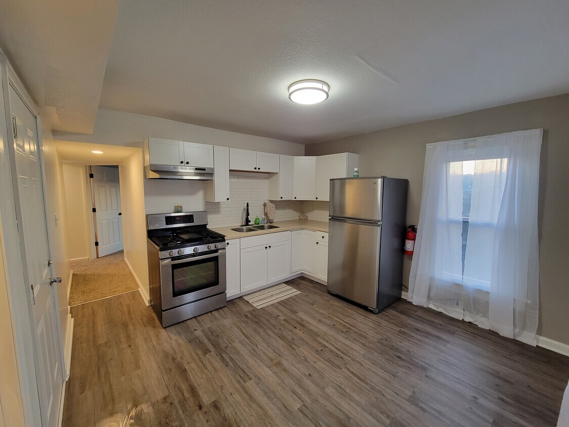 1098 4th Ave, Freedom, PA 15042 Apartments in Freedom, PA