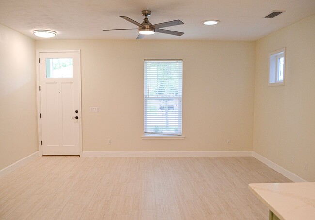 Foto del edificio - Gorgeous remodeled 3-bedroom, 2.5 bath hom...